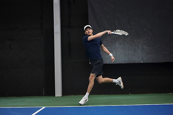 포토 JPG 주간 전신 남자 스포츠 레저 건강 한명 성인 야외 옆모습 30대 운동 한국인 테니스 라켓 테니스장 성인남자한명만 국내포토 자연요소 1 스포츠용품 뷰포인트 스포츠시설 사람 동양인 장년 구기 남자한명만 성인남자만 파일형식