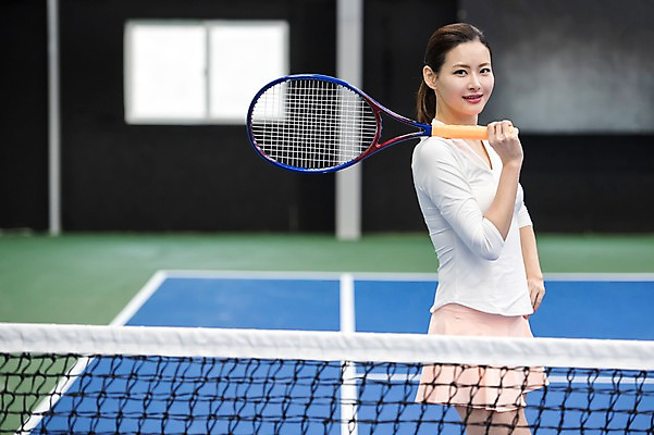 포토 JPG 주간 여자 스포츠 허리손 레저 건강 한명 들기 상반신 성인 야외 옆모습 30대 운동 한국인 테니스 라켓 네트 테니스장 성인여자한명만 국내포토 자연요소 1 스포츠용품 뷰포인트 포즈 스포츠시설 모션 사람 동양인 장년 구기 여자한명만 성인여자만 파일형식