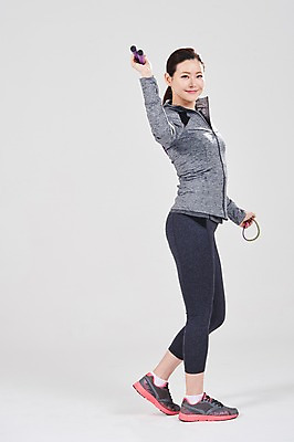 포토 JPG 스튜디오촬영 전신 여자 스포츠 실내 한명 서기 성인 옆모습 30대 한국인 줄넘기 성인여자한명만 국내포토 1 뷰포인트 모션 사람 동양인 내부 장년 운동 여자한명만 성인여자만 파일형식