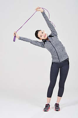 포토 JPG 스튜디오촬영 전신 여자 스포츠 실내 한명 서기 성인 앞모습 30대 운동복 스트레칭 한국인 줄넘기 성인여자한명만 국내포토 1 옷 뷰포인트 모션 사람 동양인 내부 장년 운동 여자한명만 성인여자만 파일형식