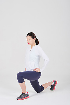 포토 JPG 스튜디오촬영 전신 여자 스포츠 실내 한명 앉기 성인 옆모습 30대 스트레칭 한국인 성인여자한명만 국내포토 1 뷰포인트 모션 사람 동양인 내부 장년 운동 여자한명만 성인여자만 파일형식