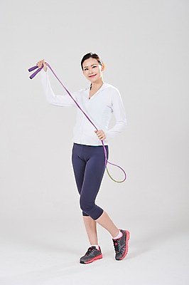 포토 JPG 스튜디오촬영 전신 여자 스포츠 실내 한명 서기 성인 앞모습 30대 한국인 줄넘기 성인여자한명만 국내포토 1 뷰포인트 모션 사람 동양인 내부 장년 운동 여자한명만 성인여자만 파일형식