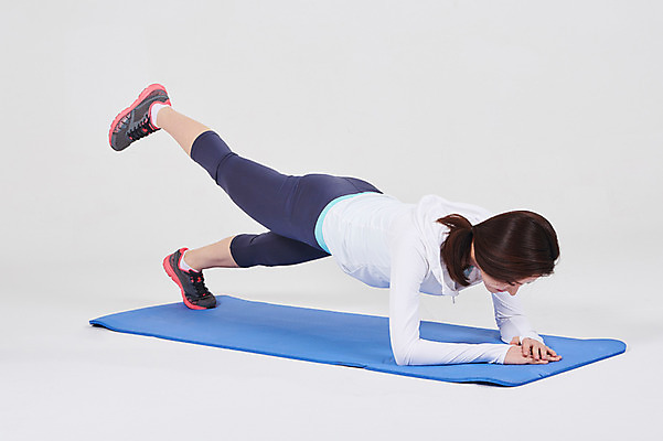 포토 JPG 스튜디오촬영 전신 여자 엎드리기 스포츠 실내 한명 성인 옆모습 30대 한국인 매트 필라테스 성인여자한명만 국내포토 1 뷰포인트 모션 사람 동양인 내부 장년 운동 여자한명만 성인여자만 파일형식