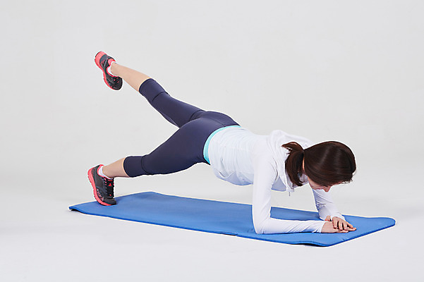 포토 JPG 스튜디오촬영 전신 여자 엎드리기 스포츠 실내 한명 성인 옆모습 30대 한국인 매트 필라테스 성인여자한명만 국내포토 1 뷰포인트 모션 사람 동양인 내부 장년 운동 여자한명만 성인여자만 파일형식