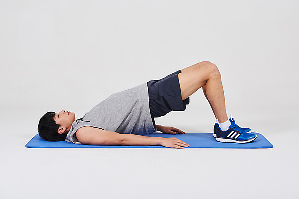 포토 JPG 스튜디오촬영 전신 남자 스포츠 실내 한명 성인 옆모습 30대 한국인 매트 필라테스 성인남자한명만 국내포토 1 뷰포인트 사람 동양인 내부 장년 운동 남자한명만 성인남자만 파일형식