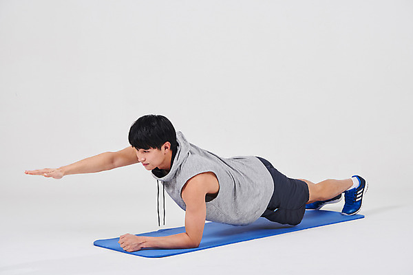 포토 JPG 스튜디오촬영 전신 남자 엎드리기 스포츠 실내 한명 성인 옆모습 30대 한국인 매트 필라테스 성인남자한명만 국내포토 1 뷰포인트 모션 사람 동양인 내부 장년 운동 남자한명만 성인남자만 파일형식