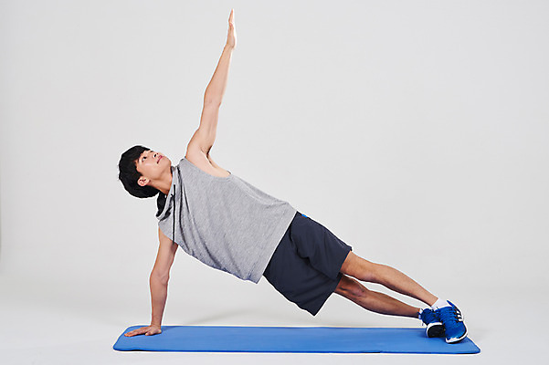 포토 JPG 스튜디오촬영 전신 남자 스포츠 실내 한명 성인 앞모습 30대 한국인 매트 필라테스 성인남자한명만 국내포토 1 뷰포인트 사람 동양인 내부 장년 운동 남자한명만 성인남자만 파일형식