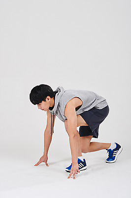 포토 JPG 스튜디오촬영 전신 남자 스포츠 실내 한명 앉기 성인 옆모습 30대 한국인 준비자세 성인남자한명만 국내포토 1 뷰포인트 포즈 모션 사람 동양인 내부 장년 준비 남자한명만 성인남자만 파일형식