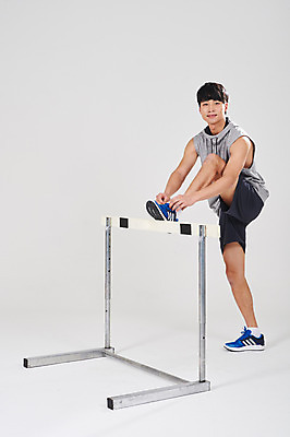 포토 JPG 스튜디오촬영 전신 남자 스포츠 실내 한명 서기 성인 옆모습 30대 운동 기댐 한국인 허들 성인남자한명만 국내포토 1 뷰포인트 모션 건강 사람 동양인 내부 장년 장애물 남자한명만 성인남자만 파일형식