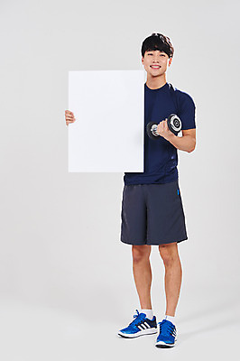 포토 JPG 스튜디오촬영 전신 배너 남자 스포츠 사각프레임 광고판 알림판 실내 한명 서기 들기 성인 앞모습 30대 아령 한국인 성인남자한명만 국내포토 1 뷰포인트 모션 프레임 사람 동양인 내부 장년 사각형 판 남자한명만 성인남자만 파일형식