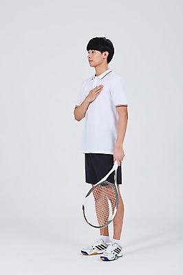 포토 JPG 스튜디오촬영 전신 남자 스포츠 실내 한명 서기 성인 옆모습 30대 한국인 테니스라켓 국기 경례 성인남자한명만 국내포토 1 뷰포인트 모션 사람 동양인 내부 장년 테니스 인사 라켓 남자한명만 성인남자만 파일형식