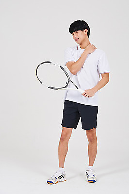 포토 JPG 스튜디오촬영 전신 남자 스포츠 실내 한명 서기 성인 앞모습 30대 한국인 테니스 테니스라켓 목통증 성인남자한명만 국내포토 1 뷰포인트 모션 사람 동양인 내부 장년 구기 고통 라켓 남자한명만 성인남자만 파일형식