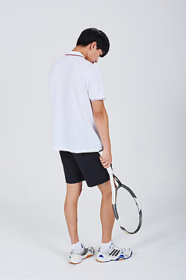 포토 JPG 스튜디오촬영 전신 남자 스포츠 실내 한명 서기 성인 뒷모습 30대 한국인 테니스 테니스라켓 시무룩 성인남자한명만 국내포토 1 뷰포인트 모션 표정 사람 동양인 내부 장년 구기 라켓 남자한명만 성인남자만 파일형식