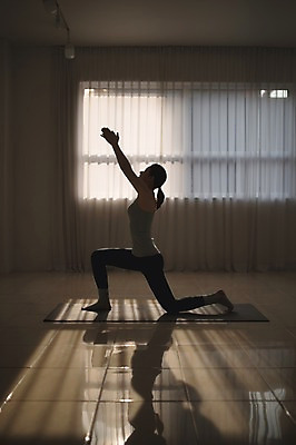 포토 JPG 전신 여자 요가 실내 건강 한명 앉기 성인 옆모습 30대 운동 한국인 요가자세 매트 역광 성인여자한명만 무릎구부리기 국내포토 1 웰빙 뷰포인트 포즈 모션 사람 동양인 내부 장년 여자한명만 성인여자만 파일형식 인종 여자만 성인만