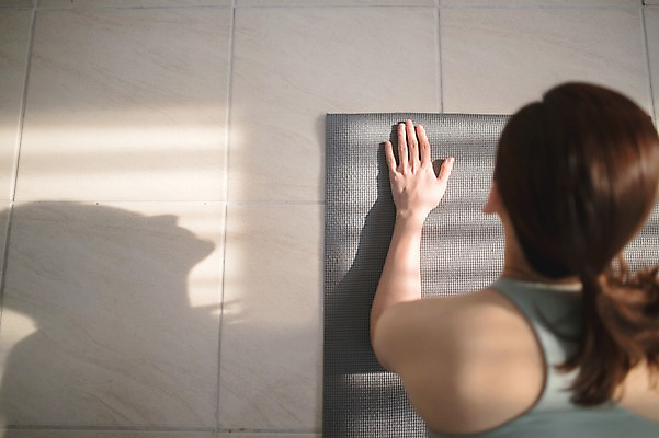 포토 JPG 여자 엎드리기 요가 실내 건강 한명 상반신 성인 뒷모습 30대 운동 한국인 요가자세 매트 성인여자한명만 국내포토 1 웰빙 뷰포인트 포즈 모션 사람 동양인 내부 장년 여자한명만 성인여자만 파일형식
