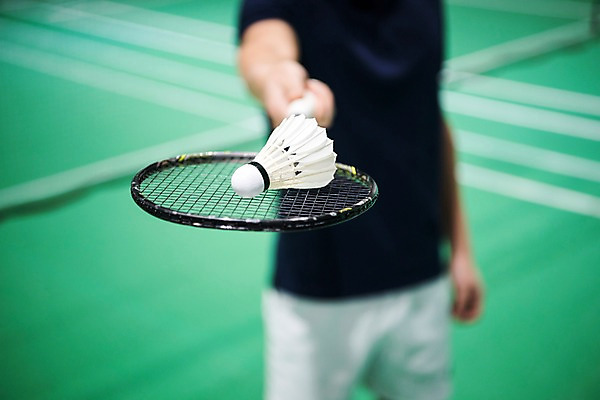 포토 JPG 남자 스포츠 실내 한명 서기 들기 상반신 성인 앞모습 아웃포커스 30대 한국인 배드민턴라켓 셔틀콕 배드민턴 배드민턴장 성인남자한명만 국내포토 1 스포츠용품 뷰포인트 모션 촬영기법 사람 동양인 내부 장년 구기 라켓 남자한명만 성인남자만 파일형식