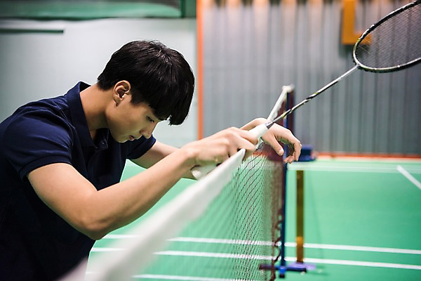 포토 JPG 남자 스포츠 실내 고개숙이기 한명 서기 상반신 성인 옆모습 30대 한국인 배드민턴라켓 배드민턴 배드민턴장 성인남자한명만 내려보기 국내포토 1 뷰포인트 모션 숙이기 사람 동양인 내부 장년 구기 라켓 남자한명만 성인남자만 파일형식