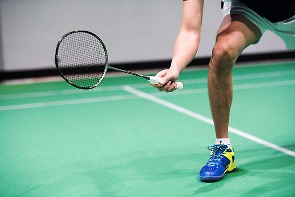 포토 JPG 남자 스포츠 실내 한명 성인 앞모습 30대 한국인 하반신 배드민턴라켓 배드민턴 배드민턴장 성인남자한명만 국내포토 1 뷰포인트 사람 동양인 내부 장년 구기 라켓 남자한명만 성인남자만 파일형식