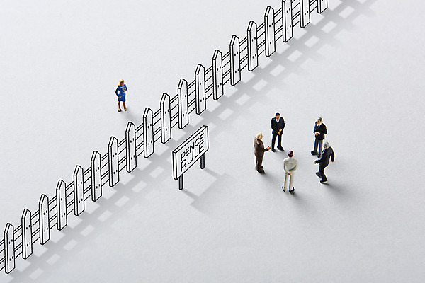 JPG 편집이미지 캠페인 사람없음 울타리 미니어처 사회이슈 소외 제외 차별 평등 미투운동 펜스룰 편집실사 컨셉 담장 모형 CG 파일형식