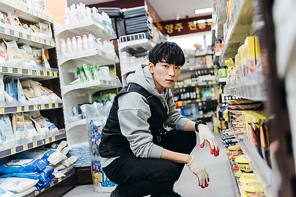 포토 JPG 남자 실내 한명 상반신 20대 성인 옆모습 청춘 한국인 상품 검사_조사 진열장 마트 아르바이트 재고정리 성인남자한명만 최저임금 비정규직 재고 국내포토 1 뷰포인트 컨셉 비즈니스 사람 동양인 청년 내부 경제 상점 남자한명만 성인남자만 파일형식