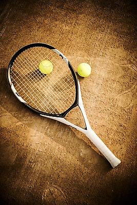 포토 JPG 주간 바닥 사람없음 야외 흙 두개 테니스 테니스라켓 테니스용품 테니스장 테니스공 국내포토 자연요소 스포츠용품 2 공 스포츠시설 구기 라켓 파일형식