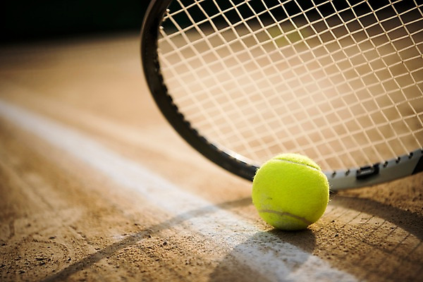 포토 JPG 주간 사람없음 야외 한개 흙 테니스 테니스라켓 테니스용품 테니스장 테니스공 국내포토 자연요소 1 스포츠용품 공 스포츠시설 구기 라켓 파일형식