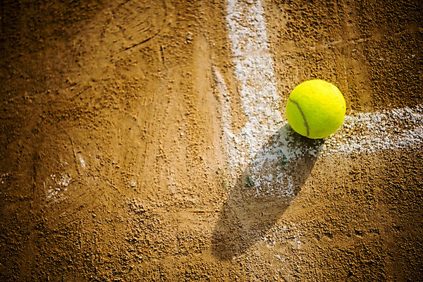 포토 JPG 주간 그림자 사람없음 야외 한개 흙 테니스 테니스용품 테니스장 테니스공 국내포토 자연요소 1 스포츠용품 공 스포츠시설 구기 파일형식