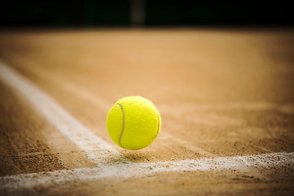 포토 JPG 주간 사람없음 야외 공중 한개 흙 테니스 테니스용품 테니스장 테니스공 국내포토 자연요소 1 스포츠용품 공 스포츠시설 구기 파일형식