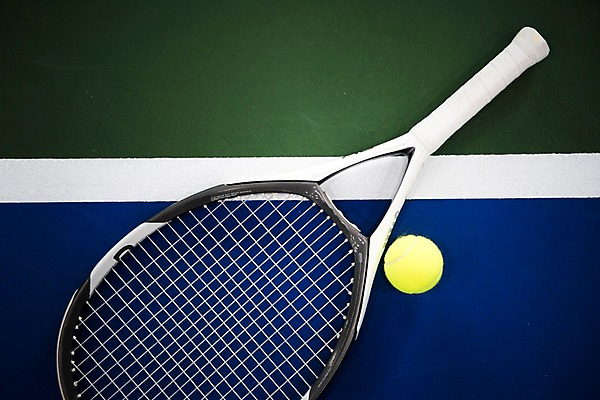 포토 JPG 바닥 실내 사람없음 파란색 한개 테니스 테니스라켓 테니스용품 테니스장 테니스공 국내포토 1 스포츠용품 컬러 공 스포츠시설 내부 구기 라켓 파일형식