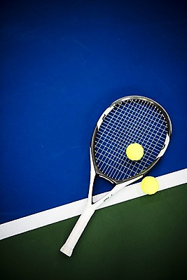 포토 JPG 바닥 실내 사람없음 파란색 두개 테니스 테니스라켓 테니스용품 테니스장 테니스공 국내포토 스포츠용품 컬러 2 공 스포츠시설 내부 구기 라켓 파일형식