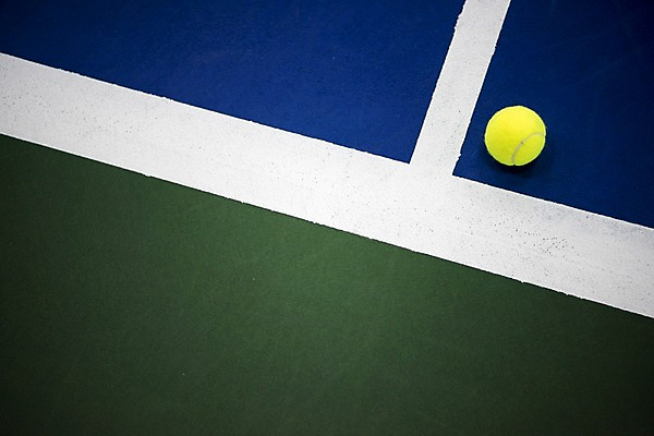 포토 JPG 바닥 실내 사람없음 파란색 한개 테니스 테니스용품 모서리 테니스장 테니스공 국내포토 1 스포츠용품 컬러 공 스포츠시설 내부 구기 파일형식