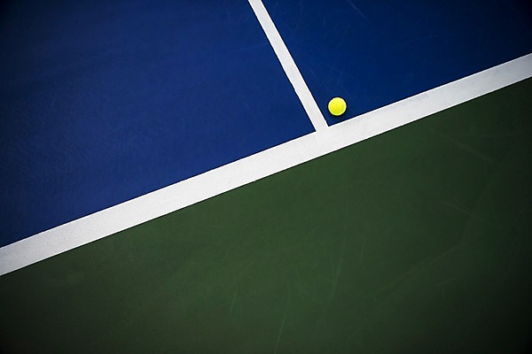 포토 JPG 바닥 실내 사람없음 파란색 한개 테니스 테니스용품 테니스장 테니스공 국내포토 1 스포츠용품 컬러 공 스포츠시설 내부 구기 파일형식