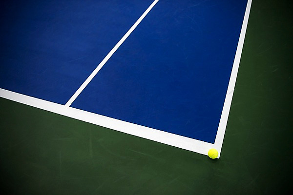 포토 JPG 바닥 실내 사람없음 파란색 한개 테니스 테니스장 테니스공 국내포토 1 컬러 공 스포츠시설 내부 구기 테니스용품 파일형식