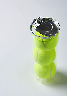 포토 JPG 스튜디오촬영 실내 사람없음 테니스 뚜껑 테니스용품 세개 테니스공 플라스틱병 국내포토 스포츠용품 공 3 내부 구기 플라스틱 병_담는 파일형식