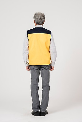 포토 JPG 스튜디오촬영 전신 노년 남자 실내 한명 서기 뒷모습 실버라이프 한국인 조끼 60대 실버취업 노인남자한명만 등하교도우미 국내포토 직업 1 라이프스타일 뷰포인트 모션 사람 동양인 성인 내부 외투 구직 남자한명만 노인남자만 파일형식