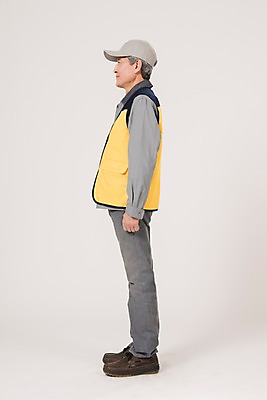 포토 JPG 스튜디오촬영 전신 노년 남자 실내 한명 서기 옆모습 실버라이프 한국인 조끼 60대 실버취업 노인남자한명만 등하교도우미 국내포토 직업 1 라이프스타일 뷰포인트 모션 사람 동양인 성인 내부 외투 구직 남자한명만 노인남자만 파일형식