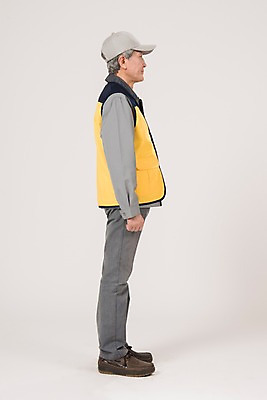 포토 JPG 스튜디오촬영 전신 노년 남자 실내 한명 서기 옆모습 실버라이프 한국인 조끼 60대 실버취업 노인남자한명만 등하교도우미 국내포토 직업 1 라이프스타일 뷰포인트 모션 사람 동양인 성인 내부 외투 구직 남자한명만 노인남자만 파일형식