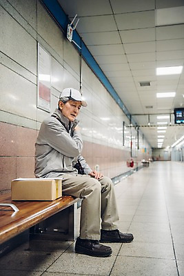 포토 JPG 전신 노년 남자 의자 실내 피곤 한명 앉기 옆모습 실버라이프 고통 한국인 택배기사 60대 배송 전달 실버취업 택배상자 어깨주무르기 지하철택배 노인남자한명만 국내포토 1 라이프스타일 감정 뷰포인트 가구 컨셉 모션 사람 동양인 성인 내부 상자 구직 배달원 택배 주무르기 남자한명만 노인남자만 파일형식