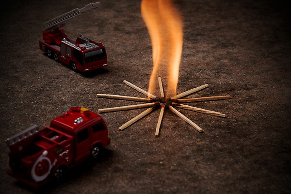 포토 JPG 스튜디오촬영 사다리 불 실내 사람없음 여러개 성냥 화재 두대 소방차 국내포토 자연요소 다수 2 자동차 내부 도구 사건 파일형식