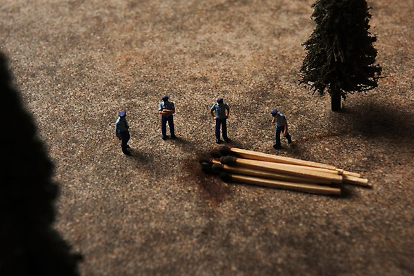 포토 JPG 스튜디오촬영 나무 사람모양 실내 사람없음 여러개 미니어처 경찰 성냥 사고현장 국내포토 모양 식물 직업 다수 내부 모형 사건 파일형식