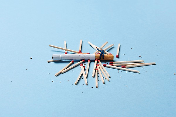 포토 JPG 스튜디오촬영 사람모양 담배 실내 사람없음 한개 여러개 미니어처 성냥 담뱃재 금연 국내포토 모양 1 캠페인 다수 내부 모형 사회이슈 파일형식