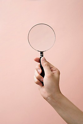 포토 JPG 스튜디오촬영 손 돋보기 한손 실내 한명 들기 사람 신체부위 잡기 국내포토 1 모션 내부 파일형식