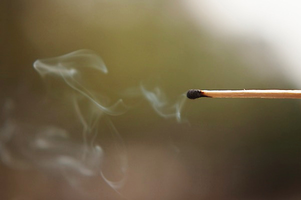 포토 JPG 주간 사람없음 야외 아웃포커스 한개 연기 성냥 소화_소방 국내포토 자연요소 1 촬영기법 소방 파일형식