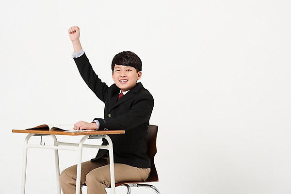 포토 JPG 스튜디오촬영 학생 남자 교복 남학생 의자 중학생 수업중 실내 한명 미소 앉기 상반신 옆모습 10대 책 손들기 한국인 질문 책상 십대남자한명만 국내포토 1 옷 뷰포인트 가구 모션 청소년 수업 표정 사람 동양인 내부 남자한명만 십대남자만 파일형식