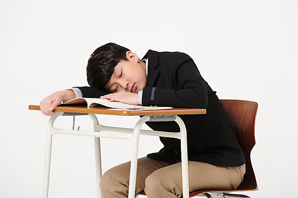 포토 JPG 스튜디오촬영 학생 남자 교복 남학생 엎드리기 의자 중학생 수업중 실내 한명 앉기 상반신 옆모습 10대 한국인 잠 책상 십대남자한명만 국내포토 1 옷 뷰포인트 가구 모션 청소년 수업 사람 동양인 내부 남자한명만 십대남자만 파일형식