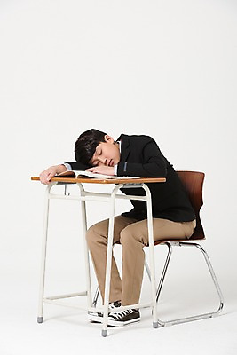 포토 JPG 스튜디오촬영 전신 학생 남자 교복 남학생 엎드리기 의자 중학생 수업중 실내 한명 앉기 옆모습 10대 한국인 잠 책상 십대남자한명만 국내포토 1 옷 뷰포인트 가구 모션 청소년 수업 사람 동양인 내부 남자한명만 십대남자만 파일형식