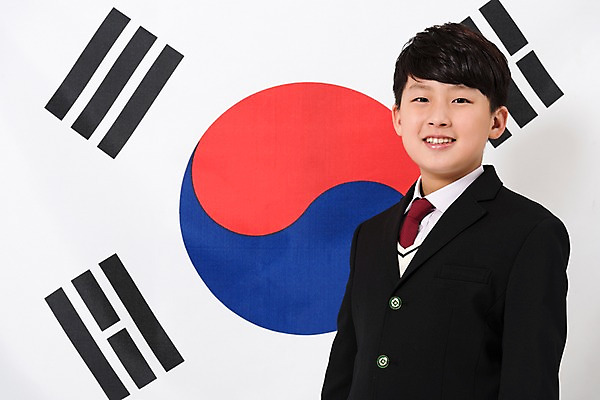 포토 JPG 스튜디오촬영 학생 남자 교복 남학생 중학생 실내 한명 서기 미소 상반신 옆모습 10대 한국인 태극기 삼일절 애국심 광복절 나라사랑 십대남자한명만 국내포토 1 옷 뷰포인트 모션 청소년 표정 사람 동양인 내부 공휴일 국기 국경일 남자한명만 십대남자만 파일형식