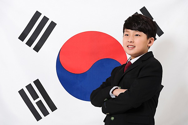 포토 JPG 스튜디오촬영 학생 응시 남자 교복 남학생 중학생 실내 한명 서기 미소 상반신 옆모습 10대 팔짱 한국인 태극기 삼일절 애국심 광복절 나라사랑 십대남자한명만 국내포토 1 시선 옷 뷰포인트 모션 청소년 표정 사람 동양인 내부 공휴일 국기 국경일 남자한명만 십대남자만 파일형식