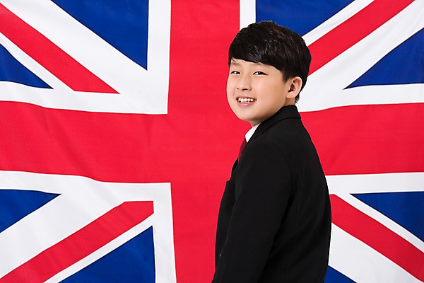 포토 JPG 스튜디오촬영 학생 남자 교복 남학생 중학생 실내 한명 서기 미소 상반신 옆모습 10대 한국인 뒤돌아보기 십대남자한명만 국내포토 1 옷 뷰포인트 모션 청소년 표정 사람 동양인 내부 남자한명만 십대남자만 파일형식