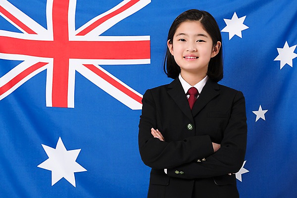 포토 JPG 스튜디오촬영 학생 여학생 여자 교복 실내 한명 서기 미소 상반신 앞모습 10대 팔짱 한국인 여중생 호주국기 십대여자한명만 국내포토 1 옷 뷰포인트 모션 중학생 청소년 표정 사람 동양인 내부 국기 여자한명만 십대여자만 파일형식